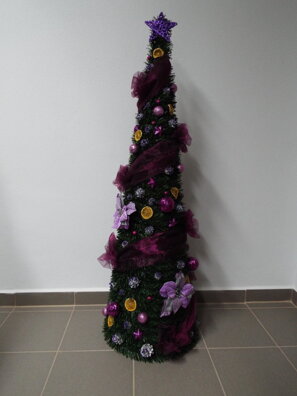 Vianočný stromček zdobený 130cm fialový