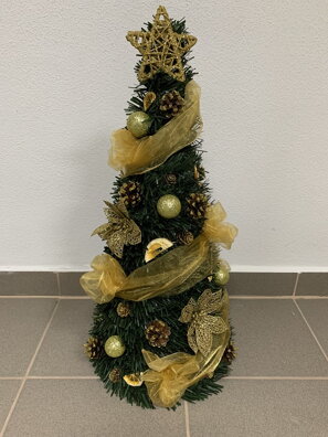 Vianočný stromček zdobený 60cm zlatý