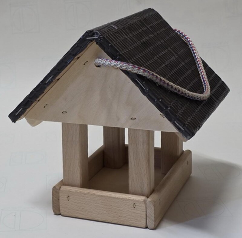 Krmítko pre vtáky malé natur s plechovou strechou