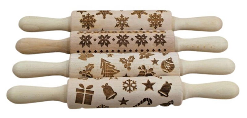 Velček na cesto drevený 33cm s gravírovaným vzorom vianoce